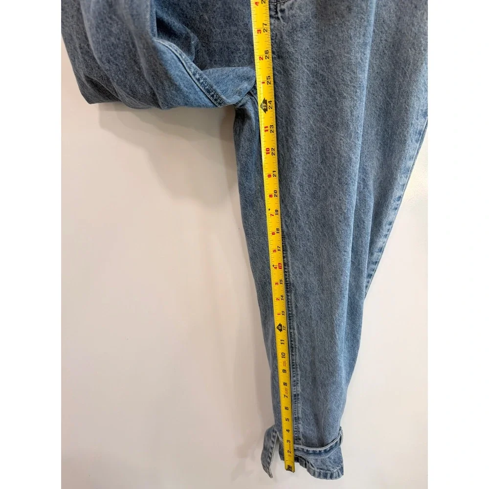 Missguided Riot High Rise Mom Jeans Blue Buckle Ankle Light Wash Denim 6R